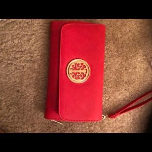 Red clutch